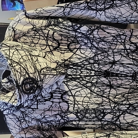 Lululemon  scuba - Picture 4 of 4